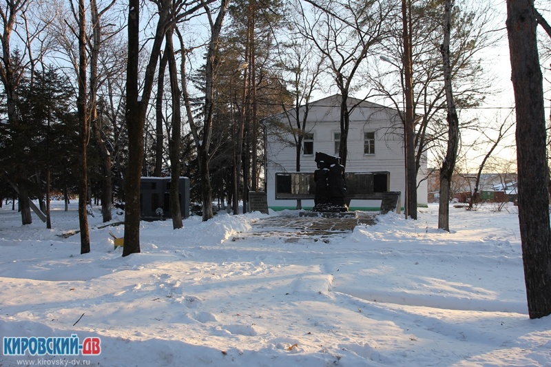 Памятник погибшим Кировчанам, пгт.Кировский